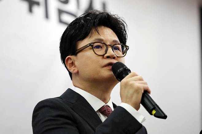 축사하는 한동훈 전 대표     (광주=연합뉴스) 정다움 기자 = 11일 오후 광주 서구 홀리데이인 광주호텔에서 열린 김화진 국민의힘 전남도당 위원장 취임식에서 한동훈 전 대표가 축사하고 있다. 2025.8.11     daum@yna.co.kr (끝)   <저작권자(c) 연합뉴스, 무단 전재-재배포, AI 학습 및 활용 금지> 연합뉴스