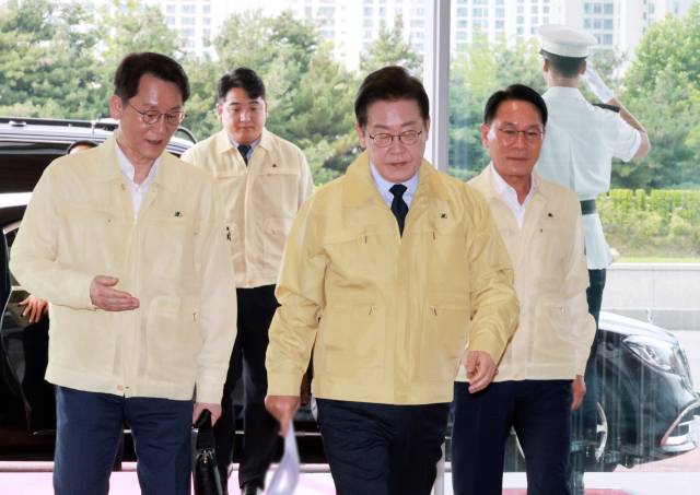 ▲이재명 대통령이 21일 서울 용산 대통령실 청사로 출근하고 있다. ⓒ연합뉴스