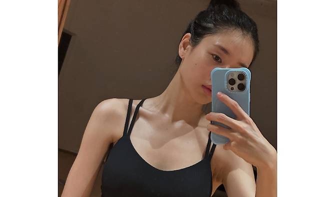 배우 안은진이 ‘무결점 몸매’로 시선을 사로잡았다. 안은진 SNS 캡처