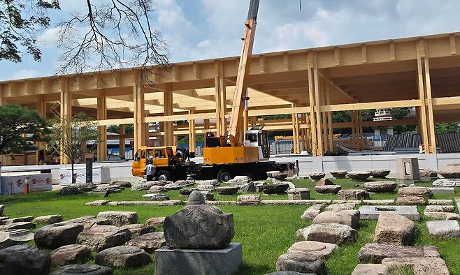 APEC 정상회의 만찬장이 열릴 경주박물관 모습. 마무리 공사가 한창이다.