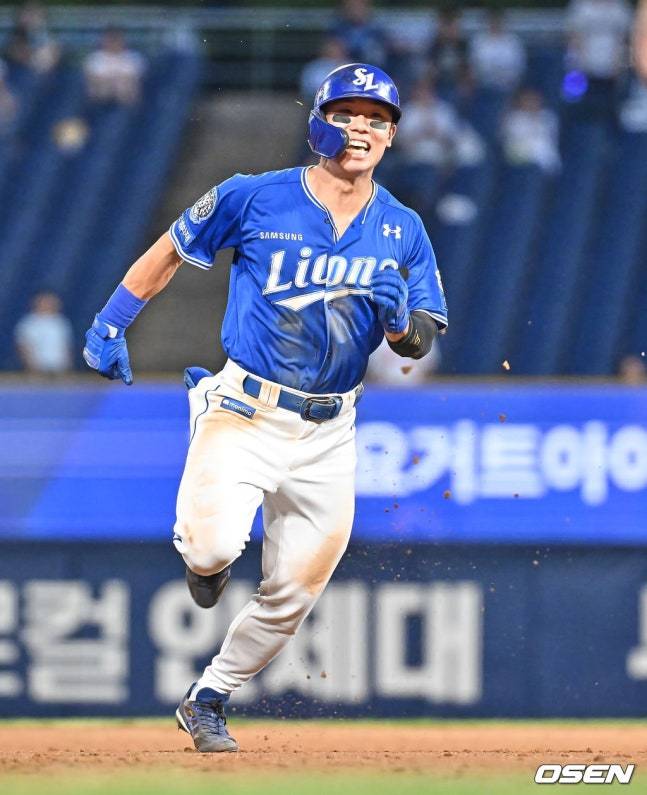 삼성 김성윤이 20일 창원 NC전에서 3회초 3루타를 기록하고 있다.