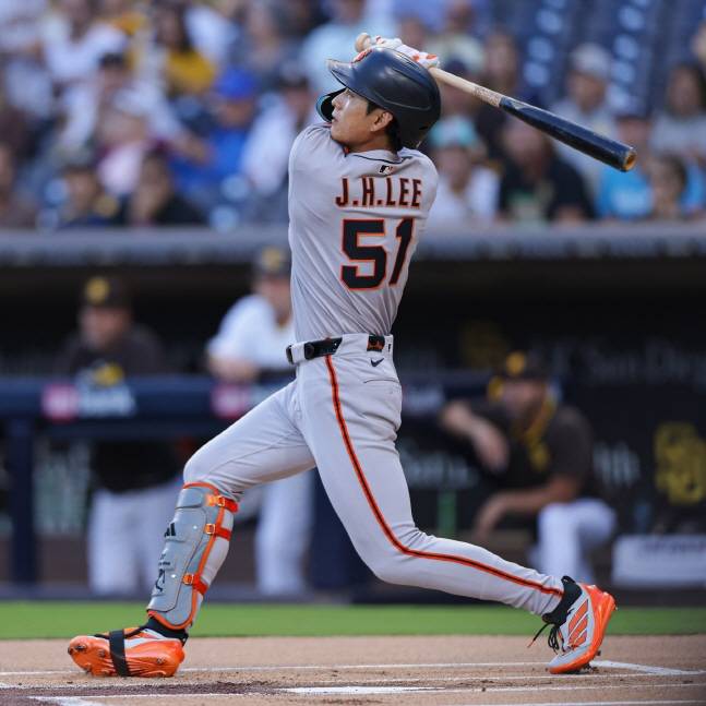 샌프란시스코 이정후가 20일 샌디에이고전 1회초 선두 타자 홈런을 터뜨리고 있다. /사진=샌프란시스코 자이언츠 공식 SNS