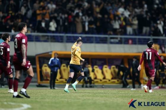 아사니가 비셀 고베전에서 두 번째 골을 넣고 세리머니하고 있다. /사진=한국프로축구연맹 제공