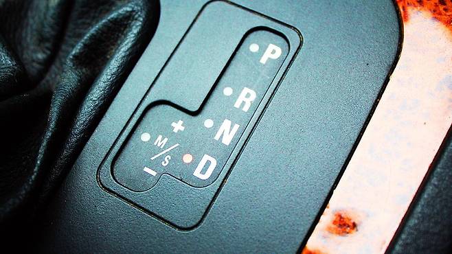 자동차 정차시 기어 D는 안 좋다는 의문