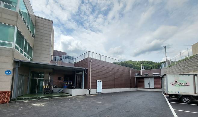 용인특례시는 농업회사법인 가은MPC(주)와 함께 지역 특산물 '성산포크' 육성을 위한 가공시설을 준공했다. 사진=용인시