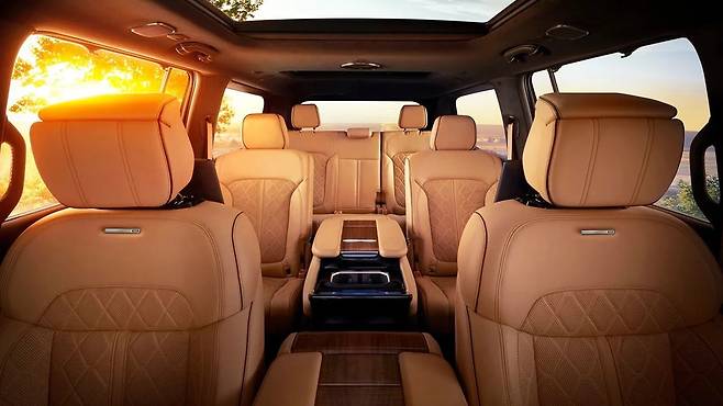 지프 현행 그랜드 왜고니어 실내