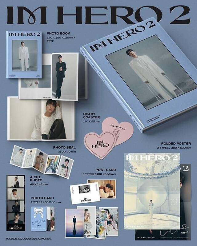 영웅시대를 상징하는 하늘빛을 메인 컬러로 삼은 이번 앨범북은 CD가 아닌 다른 형태로 앨범을 기념할 수 있는 새로운 방식을 제시했다는 점에서 의미가 크다고 할 수 있다. /물고기뮤직