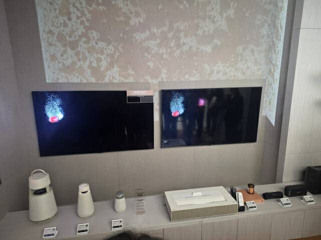 LG전자 플래그십 D5 화질음향체험존. 퍼펙트 블랙 기술이 적용된 OLED TV(왼쪽)에는 빛이 덜 반사된다.(사진=전화평 기자)