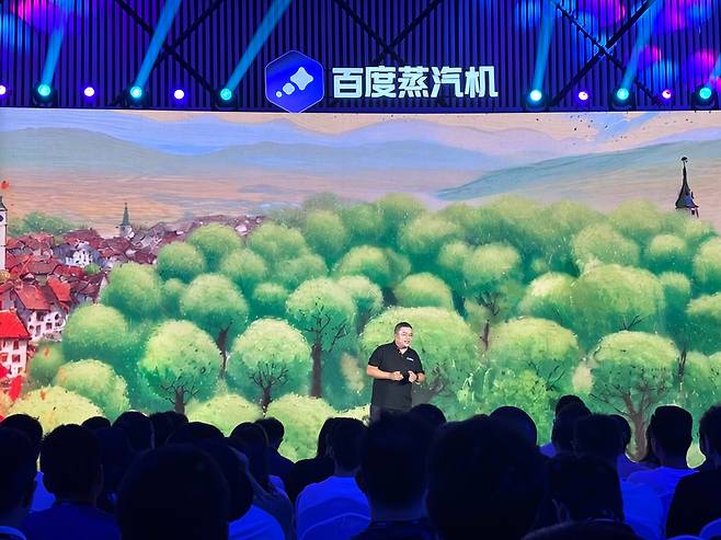류린 바이두 상업 R&D 총괄이 지난 21일 영상 생성 AI '뮤즈스티머'를 공개하고 있다. /베이징=이은영 특파원