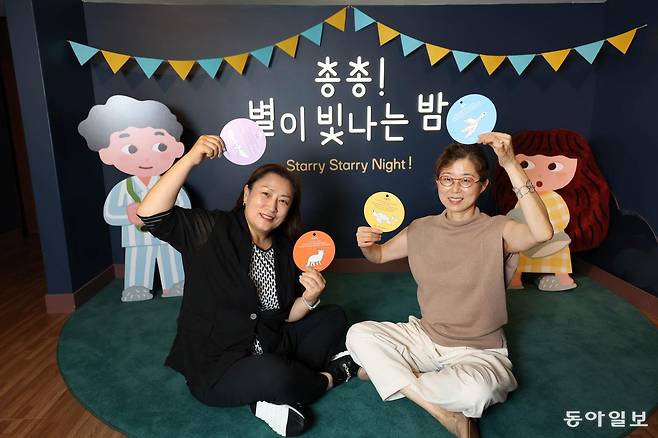 국립민속박물관 어린이박물관의 다양한 전시와 교육 프로그램을 담당하고 있는 최명림(왼쪽), 이은미 학예연구관은 “전시를 준비할 땐 ‘어린이를 위한’ 것만큼이나 ‘어린이에 의한’ 것이 중요하다”며 “어린이를 주인공으로 세우고자 기획 단계부터 아이들의 의견을 반영한다”고 입을 모았다. 전영한 기자 scoopjyh@donga.com