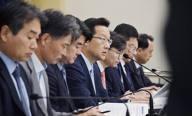 정부가 지난 19일 정부세종청사에서 새정부 경제성장전략 상세브리핑을 실시하고 있다.[기재부 제공]