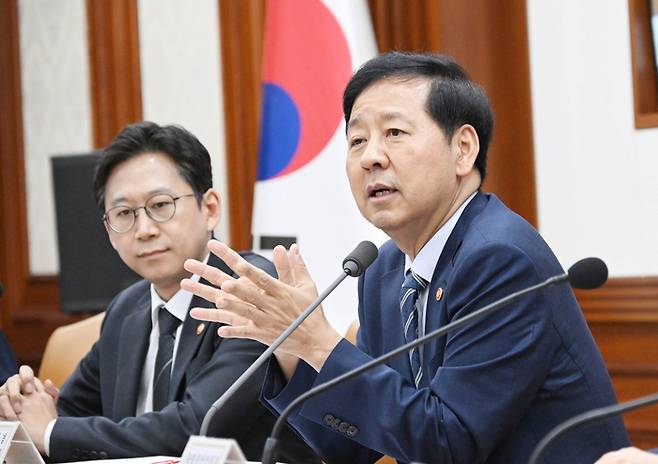 구윤철 부총리 겸 기획재정부 장관이 22일 서울 종로구 정부서울청사에서 열린 '성장전략TF 겸 경제관계장관회의'를 주재하고 있다.[기재부 제공]