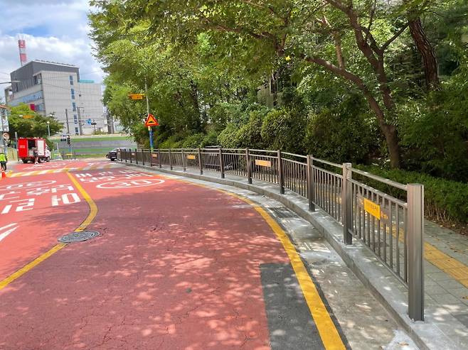 율화유치원 보행자용 방호울타리. 성동구 제공