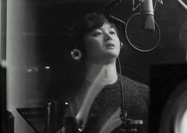 녹음실에서 노래하는 황가람. 황가람 제공