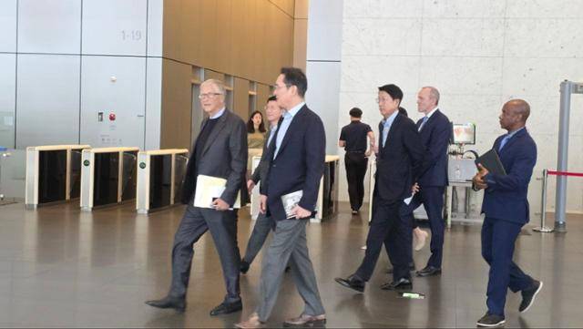 이재용 삼성전자 회장과 빌 게이츠 게이츠재단 이사장이 22일 서울 서초구 삼성전자 서초사옥에서 오찬 회동을 가졌다. 삼성전자 제공