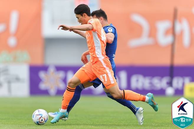 과거 양현준이 강원FC에서 47번을 달고 활약한 모습. 사진=프로축구연맹