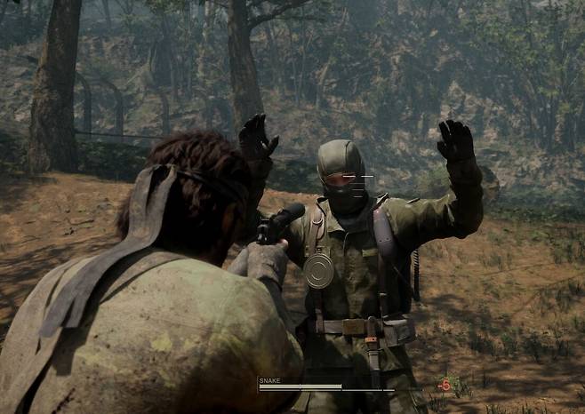 ▲ 숄더 뷰 조준 덕에 협박도 좀 더 그럴싸해졌다