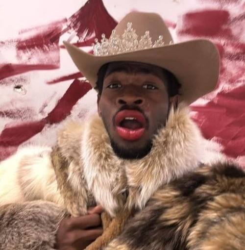 속옷만 입고 거리를 활보해 경찰에 체포된 가수 릴 나스 엑스. /사진=lilnasx 인스타그램
