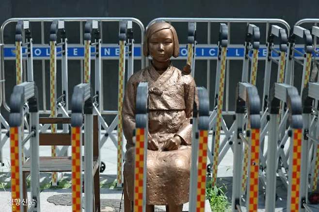 The Statue of Peace in front of the former Japanese Embassy in Jongno-gu, Seoul, is seen surrounded by police barricades on August 21. / Reporter Jung Hyo-jin