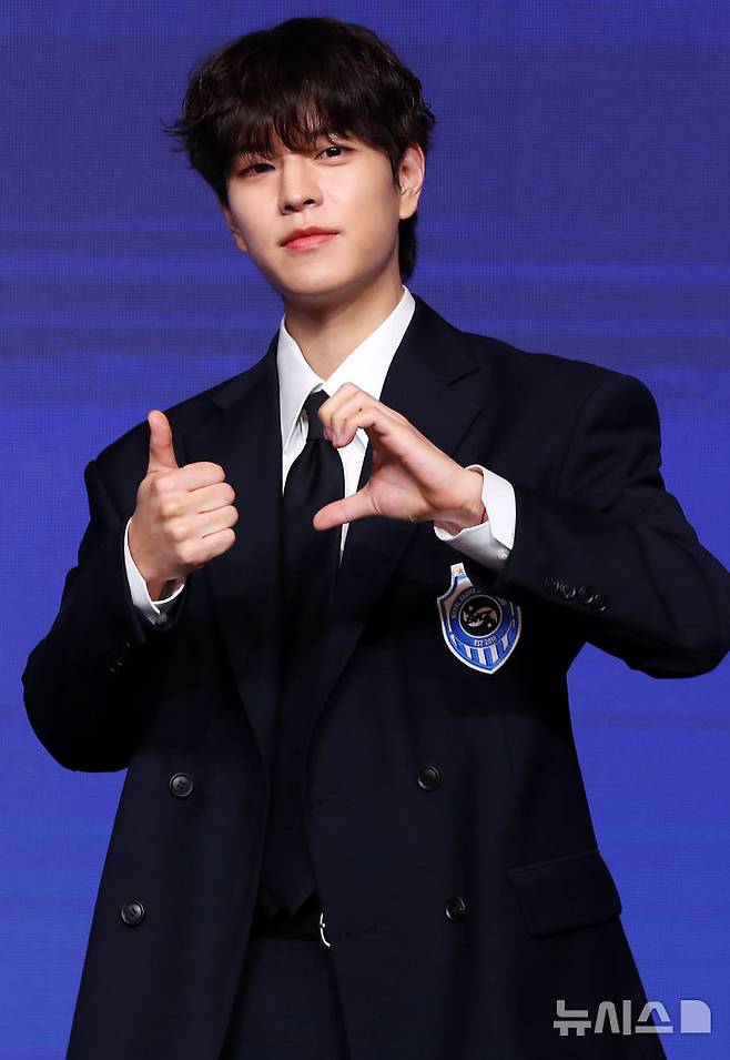 [서울=뉴시스] 김혜진 기자 = 그룹 스트레이키즈 승민이 22일 오전 서울 영등포구 콘래드 서울에서 열린 네 번째 정규앨범 '카르마'(KARMA)' 발매 기념 기자간담회에서 포즈를 취하고 있다.  2025.08.22. jini@newsis.com