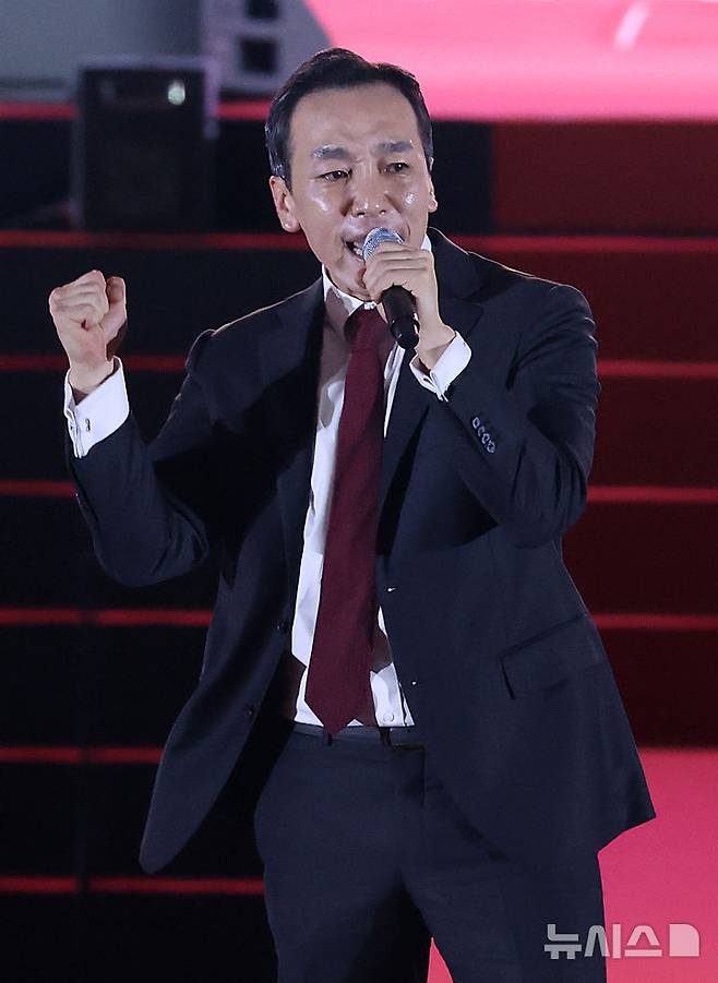 [청주=뉴시스] 고승민 기자 = 김민수 국민의힘 최고위원 후보가 22일 오후 충북 청주 오스코에서 열린 국민의힘 제6차 전당대회에서 비전발표를 하고 있다. (공동취재) 2025.08.22. photo@newsis.com