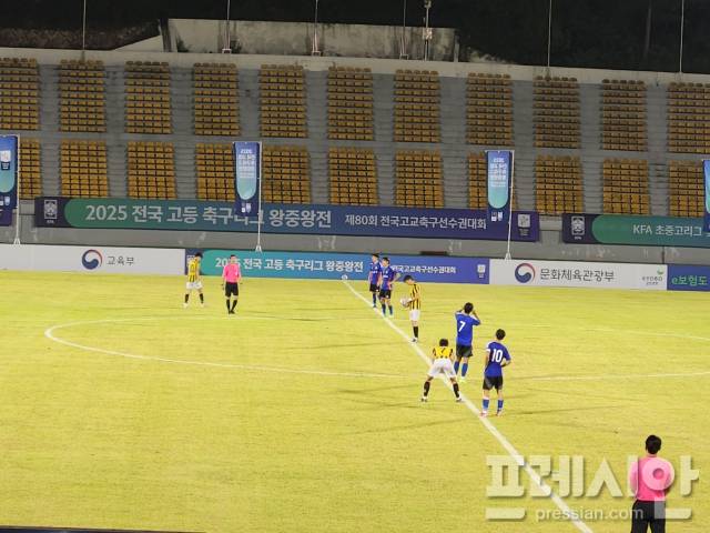 ▲ 지난 19일 국립경국대에서 벌어진 경북예일메디텍고와 서울보인고의 경기. ⓒ 안동시축구협회