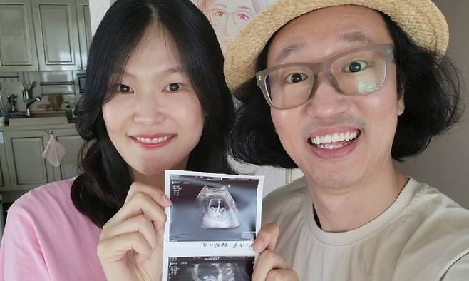 개그맨 김경진과 모델 전수민 부부가 쌍둥이 임신 소식을 전했다. 김경진 SNS 캡처
