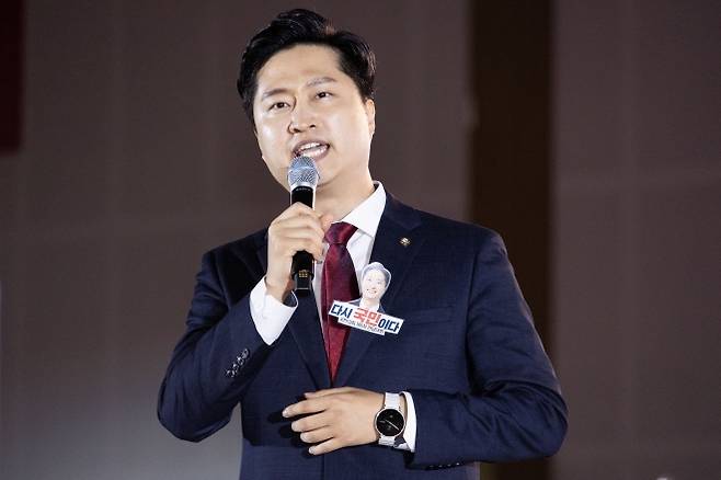 우재준 후보, 국민의힘 제6차 전당대회 비전 발표 - 국민의힘 우재준 청년 최고위원 후보가 22일 충북 청주시 흥덕구 청주오스코에서 열린 국민의힘 제6차 전당대회에서 비전 발표를 하고 있다.  연합뉴스