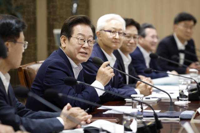 이재명 대통령이 22일 용산 대통령실에서 제1회 국가과학기술자문회의 전원회의를 주재하고 있다. 연합뉴스