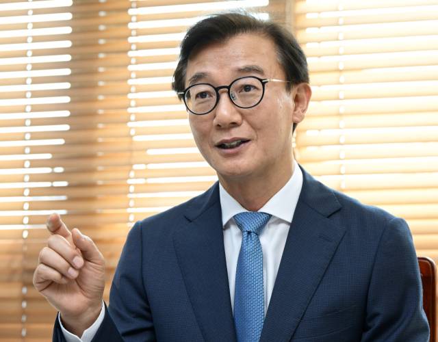 전재수 해양수산부 장관이 21일 정부세종청사에서 서울경제신문과 인터뷰를 하고 있다. 성형주 기자