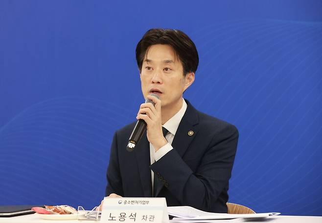 노용석 중소벤처기업부 차관이 14일 서울 중구 서울고용복지플러스센터에서 열린 '소상공인 회복 및 안전망 강화 제3차 간담회'에서 인사말을 하고 있다. ⓒ중소벤처기업부