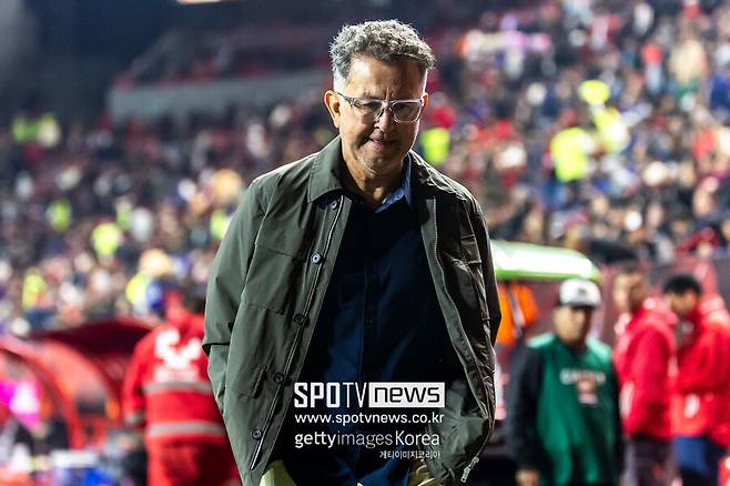 ▲ 중국은 감독 선임에 애를 먹고 있다. 나름 4년 뒤 월드컵 진출을 위해 멀리 내다보는 사령탑을 데려오려고 한다. 다만 조건이 까다로워 마땅한 인물이 거론되지 않는다. 이런 상황에서 9월 A매치를 위해 급히 선임하면 좋은 감독을 데려오지 못할 것이라는 분석에 차라리 대표팀 일정을 지우기로 했다.