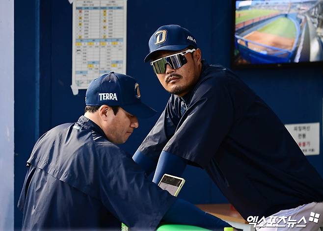 이호준(오른쪽) 감독이 이끄는 NC 다이노스가 22일 창원NC파크에서 열린 2025 신한 SOL Bank KBO리그 롯데 자이언츠와의 팀 간 12차전에서 . 사진 엑스포츠뉴스 DB