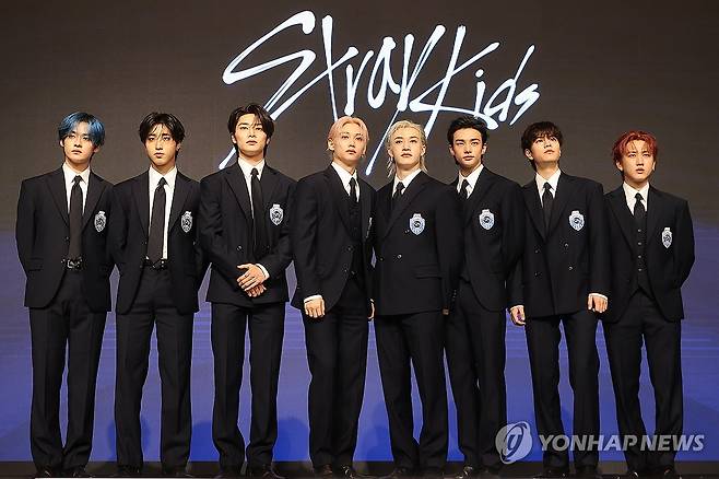 스트레이 키즈, 4집 '카르마'로 컴백 (서울=연합뉴스) 류효림 기자 = 그룹 스트레이 키즈가 22일 서울 여의도 콘래드 호텔에서 열린 정규앨범 4집 '카르마' 발매 기념 기자간담회에서 포즈를 취하고 있다. 2025.8.22 ryousanta@yna.co.kr