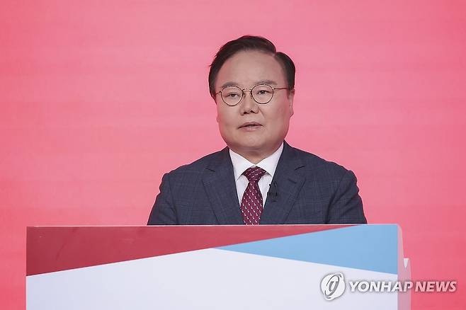 발언하는 김재원 후보 (서울=연합뉴스) 18일 서울 강서구 ASSA 아트홀에서 열린 국민의힘 8·22 전당대회 출마 최고위원·청년최고위원 후보 토론회에서 최고위원에 출마한 김재원 후보가 발언하고 있다. 2025.8.18 [국민의힘 제공. 재판매 및 DB 금지] photo@yna.co.kr