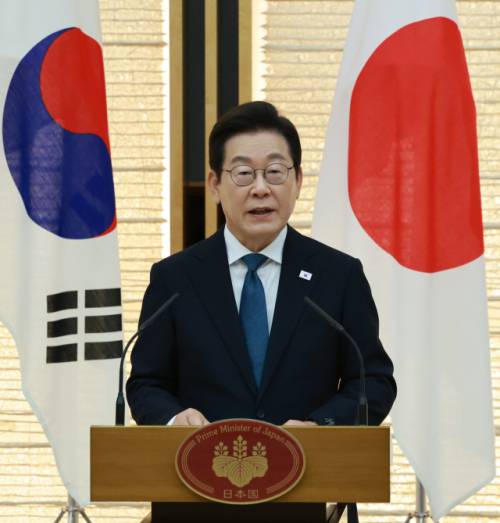 이재명 대통령이 23일 일본 도쿄 총리 관저에서 열린 한일 정상 공동 언론 발표에서 발언하고 있다. 연합뉴스