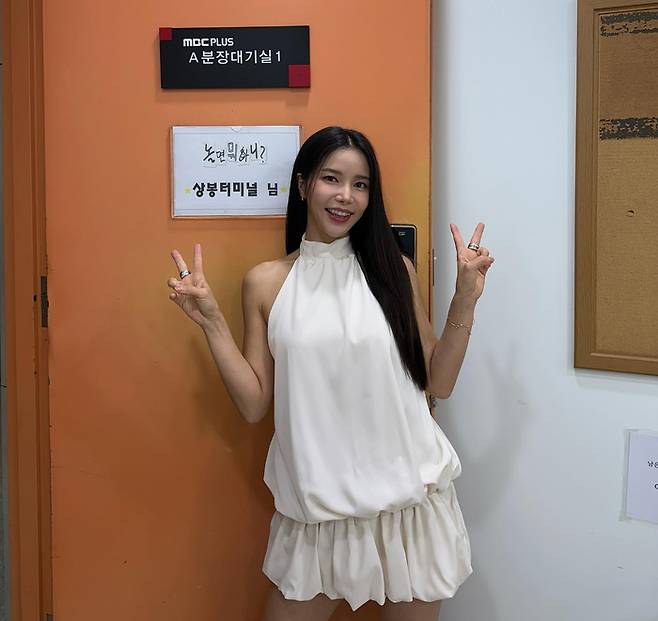 사진 | 솔라 SNS