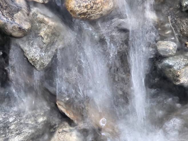 처서도 막지 못한 ‘무더위’열대야…곳곳 소나기‘찜통’[내일날씨]=일요일인 내일(24일) 날씨는 북태평양고기압의 가장자리에 들어 전국이 구름 많겠다. 전국 대부분 지역에서 최고 체감 온도가 35도 안팎으로 오르면서 매우 무덥겠다. 도심 지역과 해안을 중심으로 열대야가 나타나는 곳이 있겠으니 건강 관리에 유의해야겠다. ⓒbnt뉴스: 오늘날씨, 내일날씨, 주간날씨 예보&nbsp;