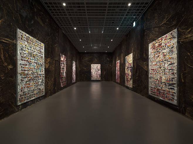 폭풍이 몰려온다(Here Comes the Hurricane), 2025, 캔버스에 혼합재료Courtesy of the artist and Hauser & Wirth.