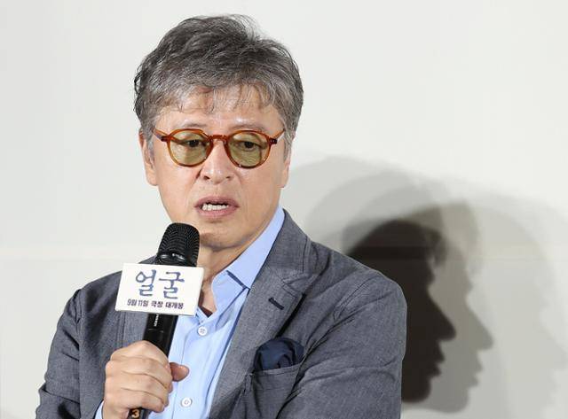 배우 권해효가 22일 서울 광진구 롯데시네마 건대입구점에서 열린 영화 '얼굴' 제작보고회에서 질문에 답하고 있다. 연합뉴스