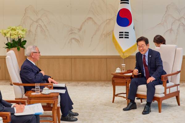 대통령실은 이재명 대통령이 지난 19일 서울 용산 대통령실에서 오이카와 쇼이치 요미우리신문그룹 대표와 인터뷰하는 사진을 지난 22일 SNS에 공개했다. 이재명 대통령 SNS