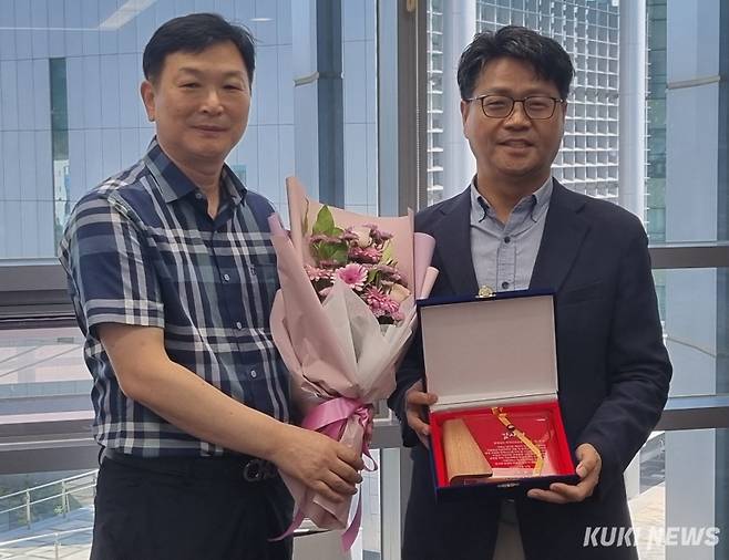 신동헌 충남도 자치안전실장이 기상 업무 발전에 기여한 공로로 기상청으로부터 감사패를 받았다.