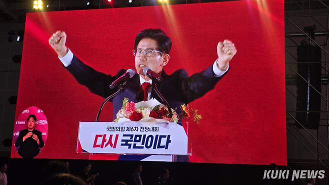 김문수 국민의힘 당대표 후보가 22일 ‘제6차 국민의힘 전당대회’ 결선에 진출한 후 소감을 발표하고 있다. 임현범 기자