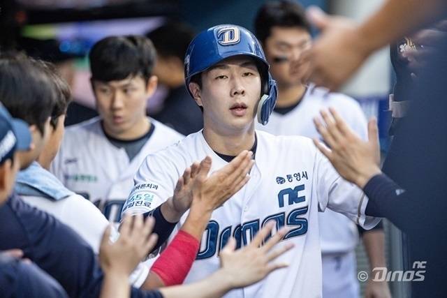박건우는 23일 창원 롯데전에서 동점 적시타를 쳤다. 사진=NC 제공