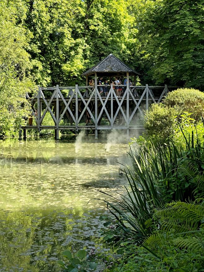 클로뤼세 정원 이중 구조 떡갈나무 다리.