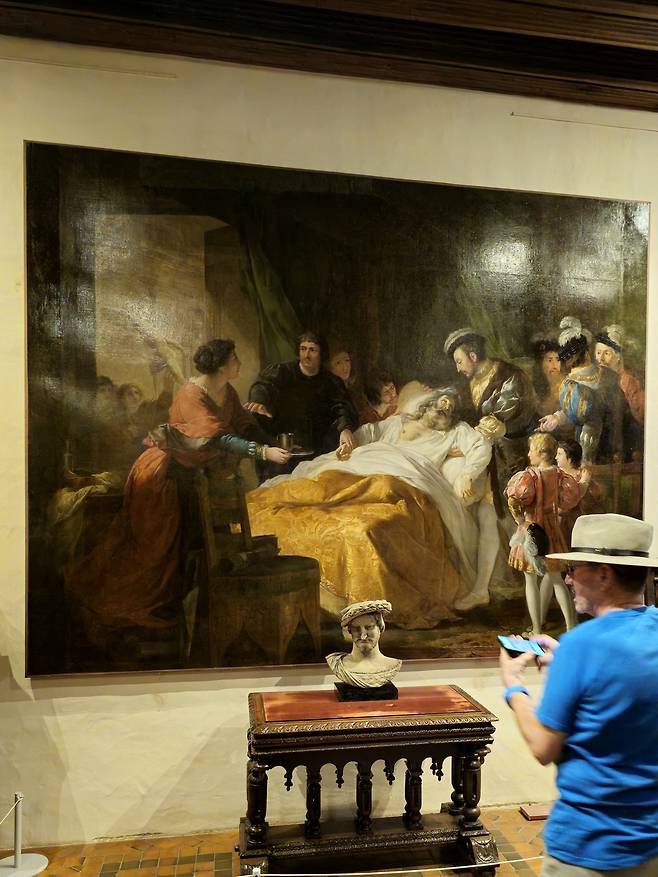 앙부아즈성 왕의 침실 ‘레오나르도 다빈치의 죽음’.