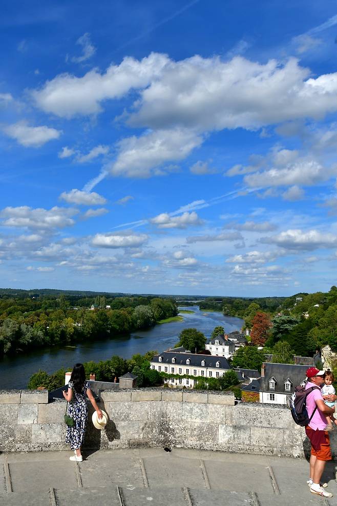 앙부아즈성 미님탑 테라스에서 본 루아르 강 풍경.