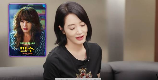 배우 김혜수가 늘상 착용해오던 '애착 두건'에 대한 이야기를 꺼냈다. 유튜브 채널 'VOGUE KOREA' 영상 캡처