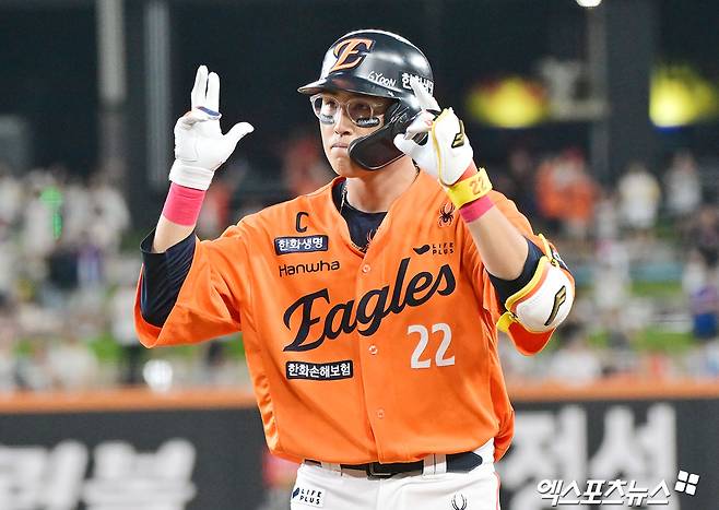 23일 오후 대전 한화생명 볼파크에서 열린 '2025 신한 SOL Bank KBO리그' SSG 랜더스와 한화 이글스의 경기, 8회말 무사 만루 한화 채은성이 2타점 적시타를 날리고 있다. 엑스포츠뉴스 대전, 김한준 기자