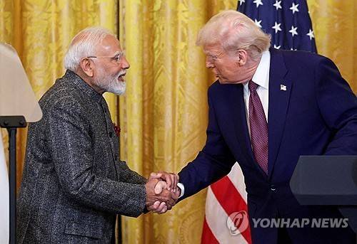 모디 인도 총리(사진 왼쪽)와 트럼프 미국 대통령 [로이터 연합뉴스. 재판매 및 DB 금지]